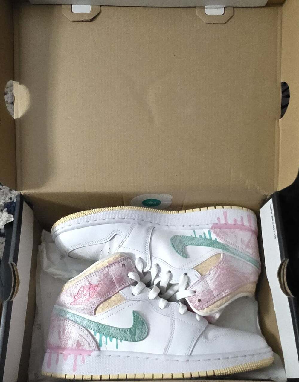 Nike Air Jordan 1 Mid SE Size 6.5Y Paint Drip Ice Cream